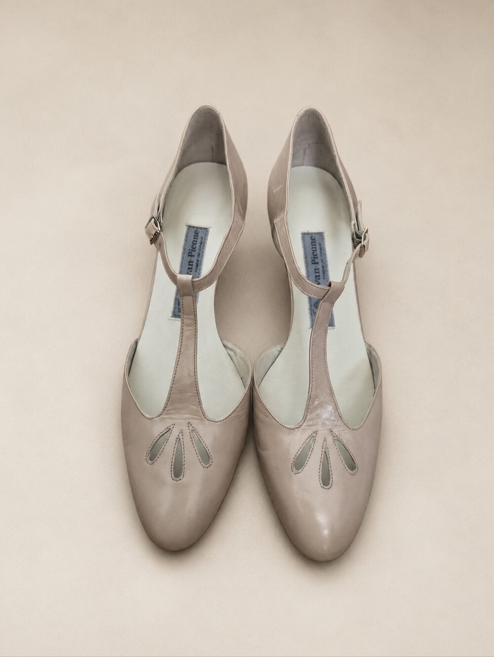 Vintage Evan Picone Taupe Leather T-Strap Kitten Heel Pumps - 7M Made in Spain